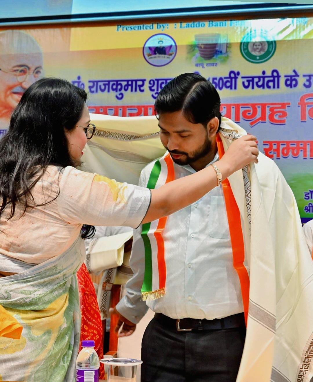 पटना के बापू टावर में लाडो बानी फैंस क्लब ट्रस्ट का कार्यक्रम, खान सर बने आकर्षण का केंद्र